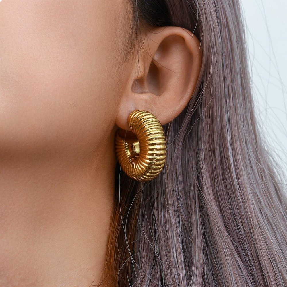Vintage PVD 18K Gold Plated Hollow Chunky Textured Hoop Earring Stainles… - Picture 3 of 7